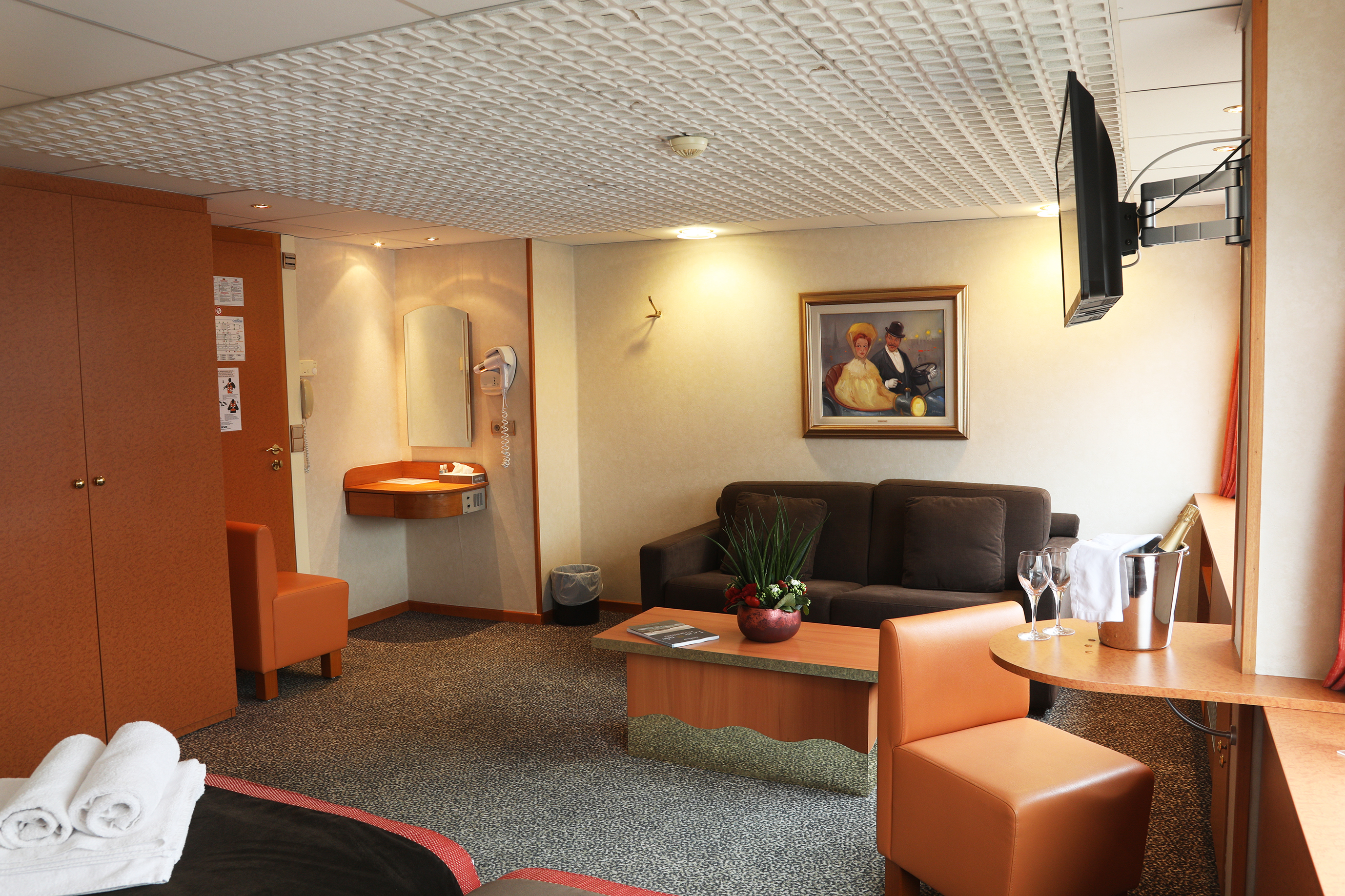 CroisiEurope MS Seine Princess Cabin 12.jpg